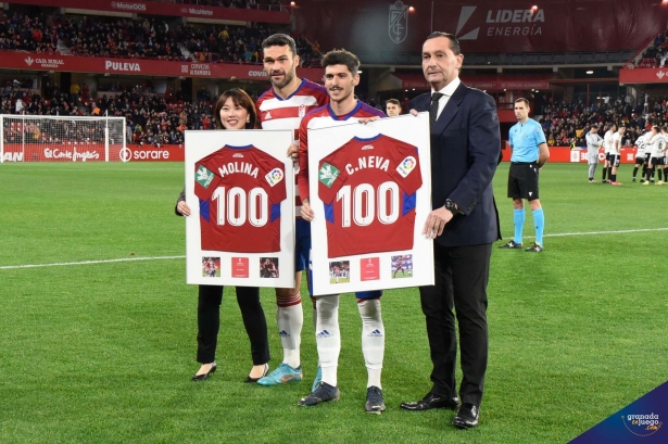 Sophia Yang, Jorge Molina, Carlos Neva y García Amado, en los momentos previos al duelo frente al Burgos (JOSÉ M. BALDOMERO)