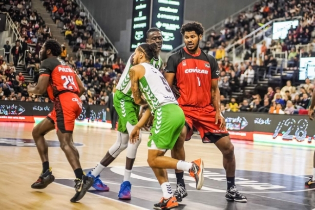 Cristiano Felicio será baja hasta abril (JOSÉ VELASCO) Cristiano Felicio será baja hasta abril (JOSÉ VELASCO)