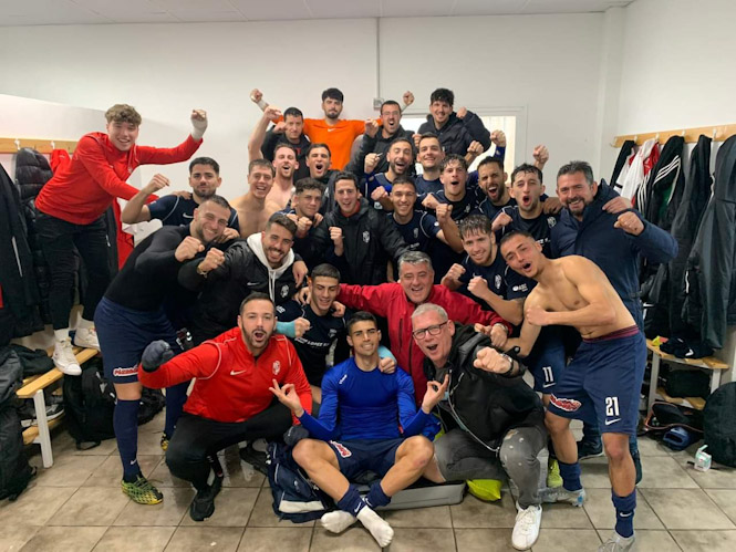 El Churriana CF celebró en vestuarios el pase a la final (CHURRIANA CF) 