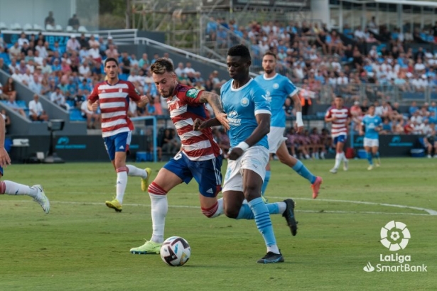 Lance del partido de la primera vuelta entre el Granada y el Ibiza (LALIGA)