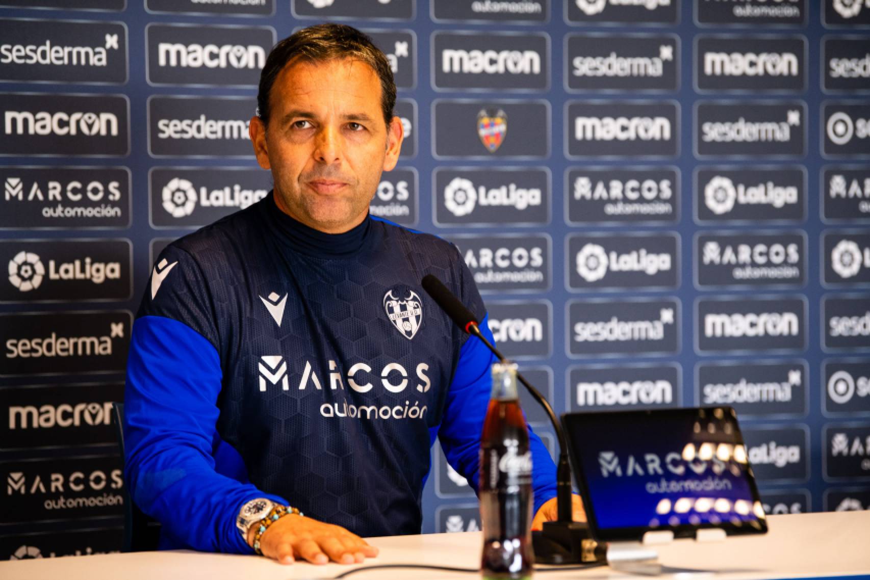 Javi Calleja, en rueda de prensa (LEVANTE UD)