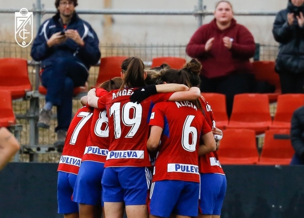 Las jugadoras del Granada celebran un gol en la Ciudad Deportiva (GCF) Las jugadoras del Granada celebran un gol en la Ciudad Deportiva (GCF)