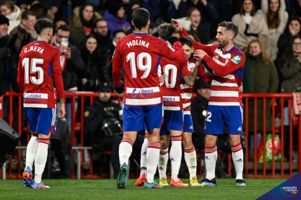 Los jugadores del Granada celebran el segundo gol contra el Ibiza (JOSÉ M. BALDOMERO) Los jugadores del Granada celebran el segundo gol contra el Ibiza (JOSÉ M. BALDOMERO)