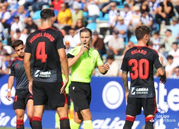 Cordero Vega, durante el Ponferradina - Granada de la presente campaña (LALIGA) Cordero Vega, durante el Ponferradina - Granada de la presente campaña (LALIGA)