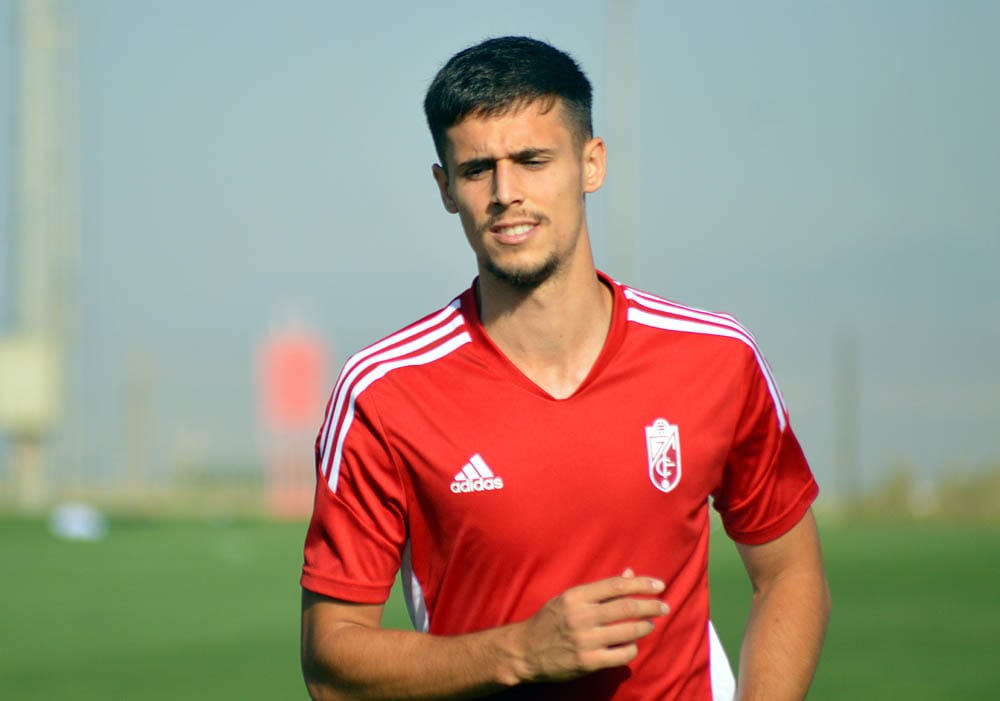 Pepe, en un entrenamiento esta temporada con el Granada (JAVIER PALMA)