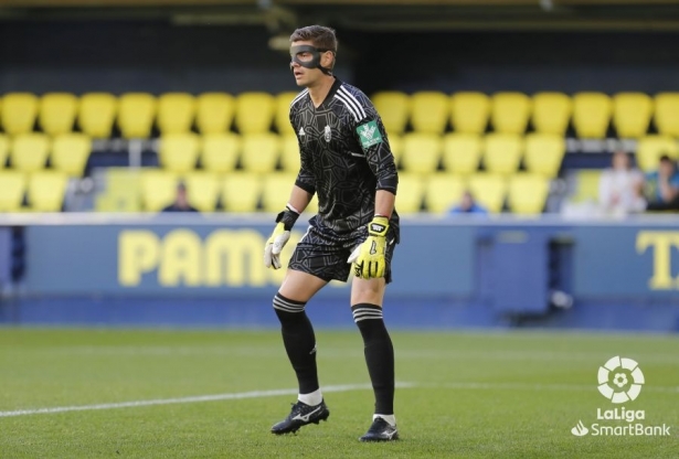 Raúl Fernández, durante el partido en `La Cerámica` (LALIGA)