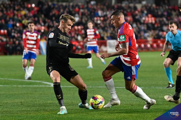 Uzuni volvió a ser el mejor del Granada CF (JOSÉ M. BALDOMERO) Uzuni volvió a ser el mejor del Granada CF (JOSÉ M. BALDOMERO)