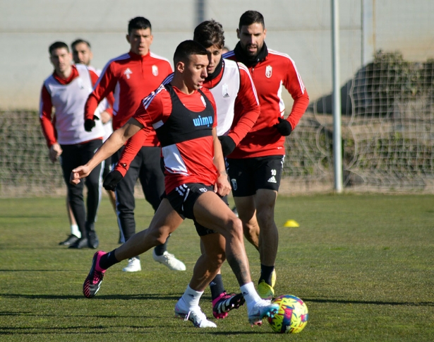 Imagen de un entrenamiento reciente del Granada en la Ciudad Deportiva (JAVIER PALMA) Imagen de un entrenamiento reciente del Granada en la Ciudad Deportiva (JAVIER PALMA)