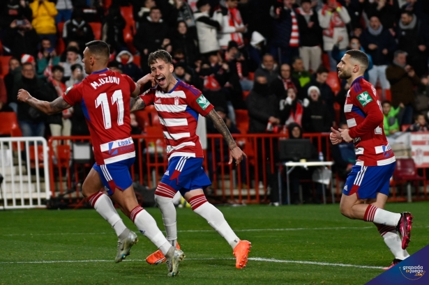 Uzuni marca el primer gol en el último partido ante el Tenerife (JOSÉ M. BALDOMERO) Uzuni marca el primer gol en el último partido ante el Tenerife (JOSÉ M. BALDOMERO)