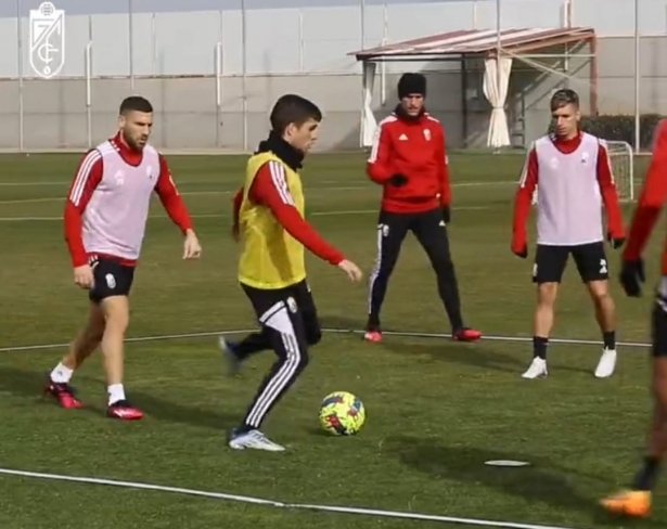 Soro, en el centro de la imagen, durante el entrenamiento de este miércoles (GCF) Soro, en el centro de la imagen, durante el entrenamiento de este miércoles (GCF)