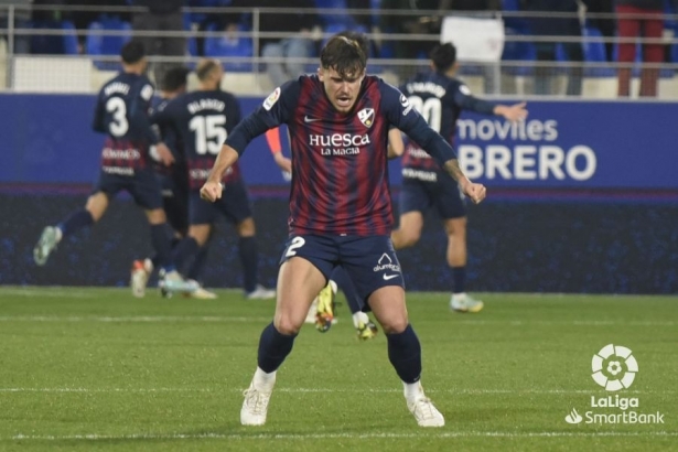 Andrei Ratiu celebra uno de los goles del Huesca en `El Alcoraz` (LALIGA) Andrei Ratiu celebra uno de los goles del Huesca en `El Alcoraz` (LALIGA)