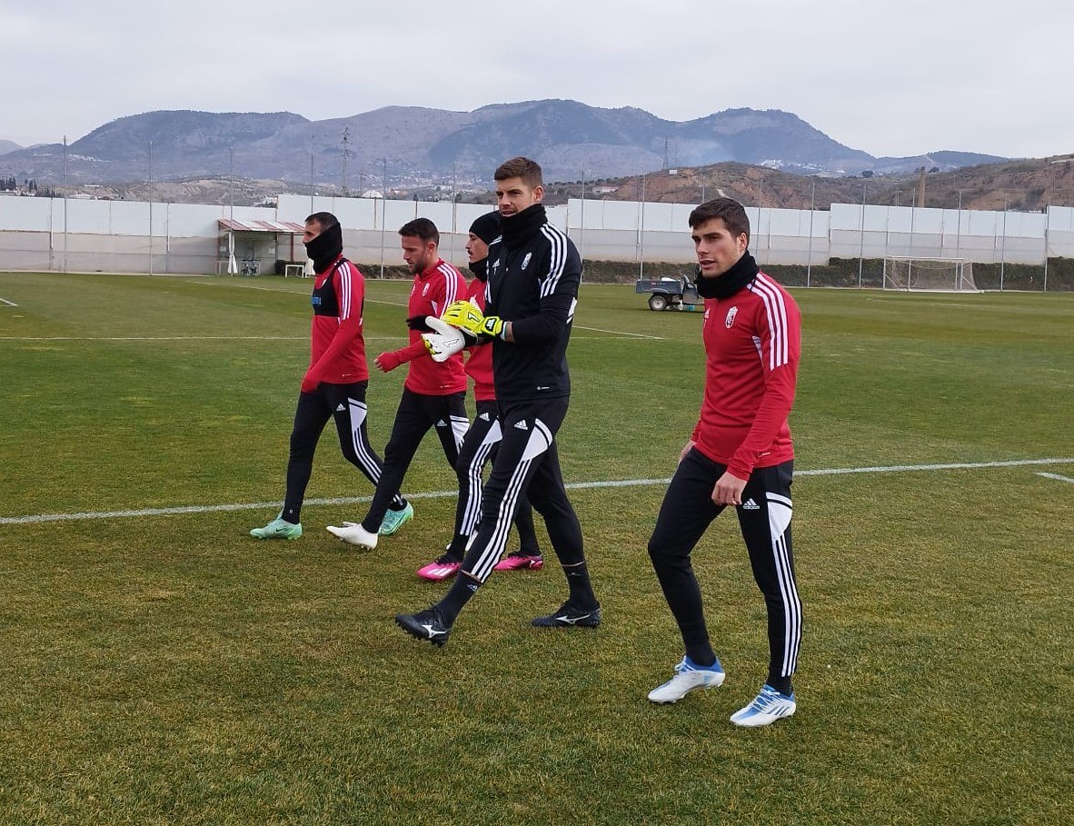 Soro, junto a varios compañeros a la salida al césped de la Ciudad Deportiva este viernes (FRAN CALVO)