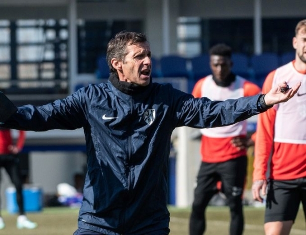 `Cuco´ Ziganda dirige un entrenamiento reciente del Huesca (SD HUESCA) `Cuco´ Ziganda dirige un entrenamiento reciente del Huesca (SD HUESCA)