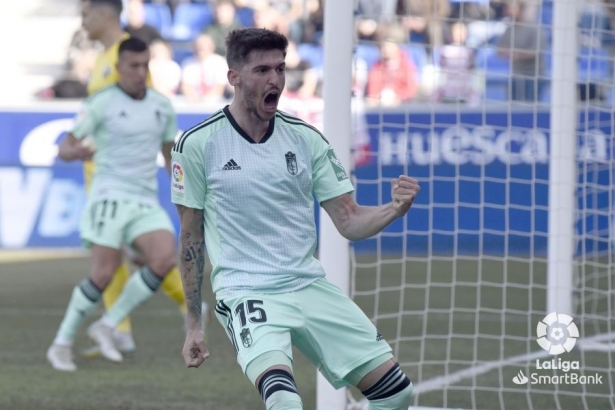 Carlos Neva celebra su gol ante el Huesca (LALIGA) Carlos Neva celebra su gol ante el Huesca (LALIGA)