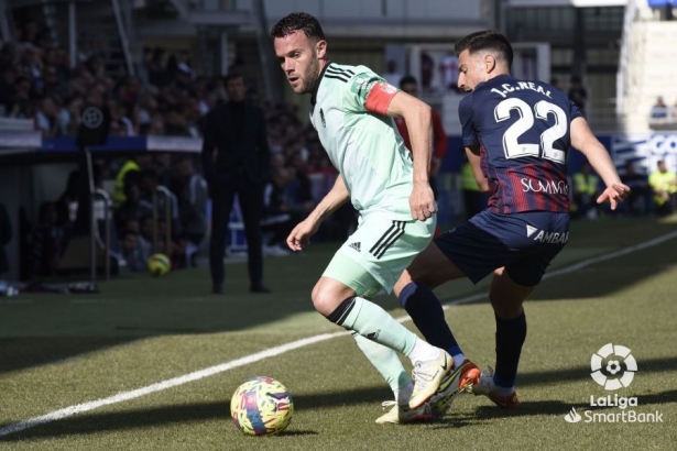 Quini, en una acción durante el partido en `El Alcoraz` (LALIGA) Quini, en una acción durante el partido en `El Alcoraz` (LALIGA)
