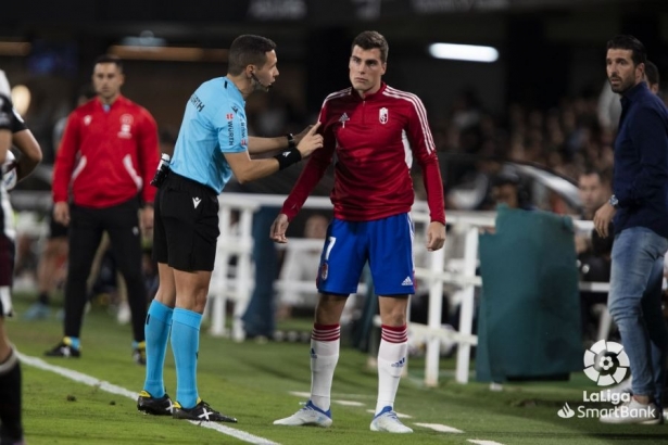 Hernández Maeso charla con Soro durante el Cartagena - Granada de esta temporada (LALIGA) Hernández Maeso charla con Soro durante el Cartagena - Granada de esta temporada (LALIGA)