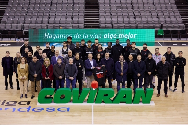 Foto de familia con el presidente de Covirán (FERMÍN RODRÍGUEZ / FUNDACION-CBG) Foto de familia con el presidente de Covirán (FERMÍN RODRÍGUEZ / FUNDACION-CBG)