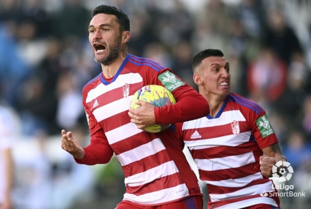 Jorge Molina, con Uzuni detrás, celebra el gol del empate (LALIGA) Jorge Molina, con Uzuni detrás, celebra el gol del empate (LALIGA)