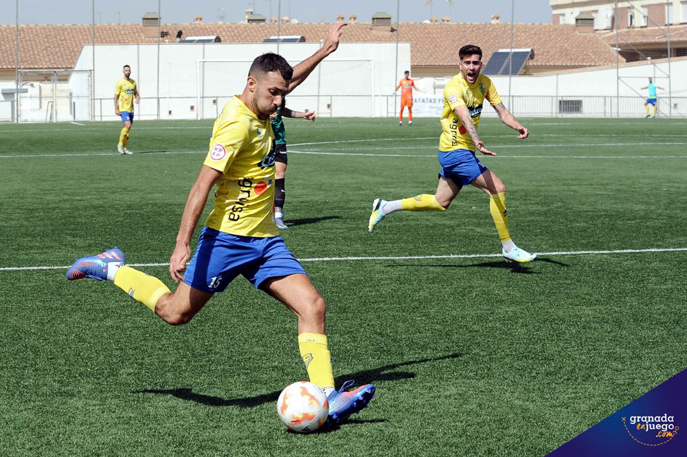 El CD Huétor Tájar recibirá este sábado al Huracán Melilla (JOSÉ M. BALDOMERO)
