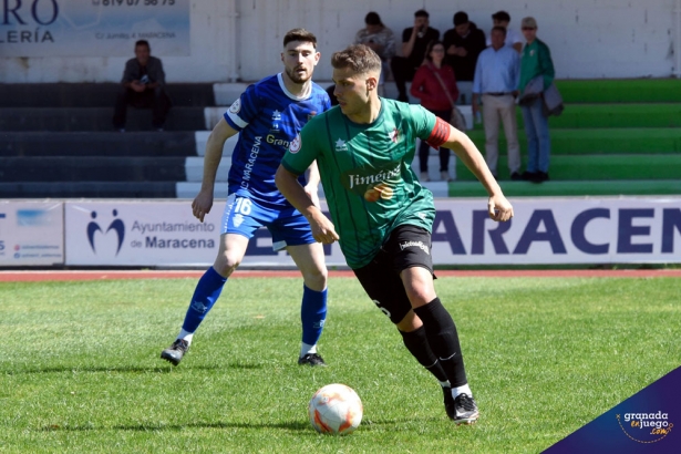 Una acción del encuentro jugado por el Huétor Vega la pasada jornada en Maracena (J. M. BALDOMERO) Una acción del encuentro jugado por el Huétor Vega la pasada jornada en Maracena (J. M. BALDOMERO)