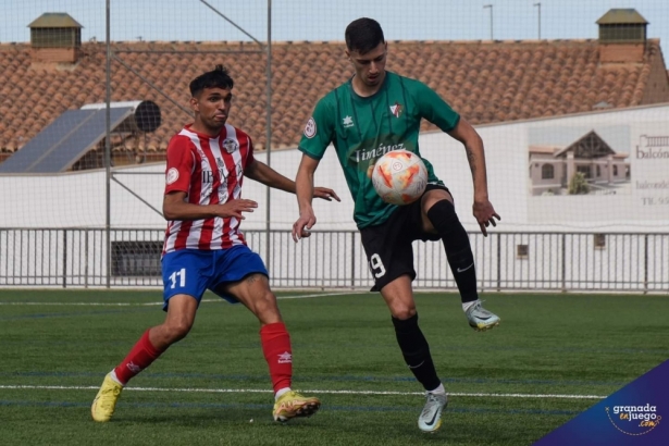 Kiko Carmona marcó el gol de la victoria (JOSÉ M. BALDOMERO) Kiko Carmona marcó el gol de la victoria (JOSÉ M. BALDOMERO)