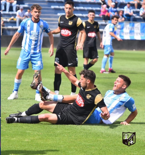 El CF Motril perdió con el Atlético Malagueño (CF MOTRIL) El CF Motril perdió con el Atlético Malagueño (CF MOTRIL)