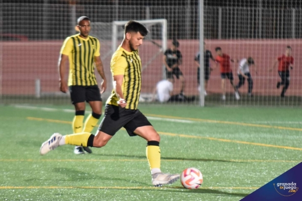 El FC Cubillas está cerca del descenso matemático (JOSÉ M. BALDOMERO / ARCHIVO) El FC Cubillas está cerca del descenso matemático (JOSÉ M. BALDOMERO / ARCHIVO)