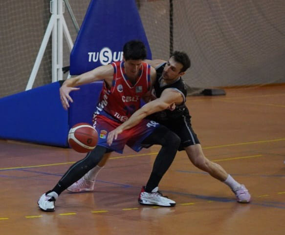 Eloy Almazán durante un partido (TU SÚPER CB LA ZUBIA)