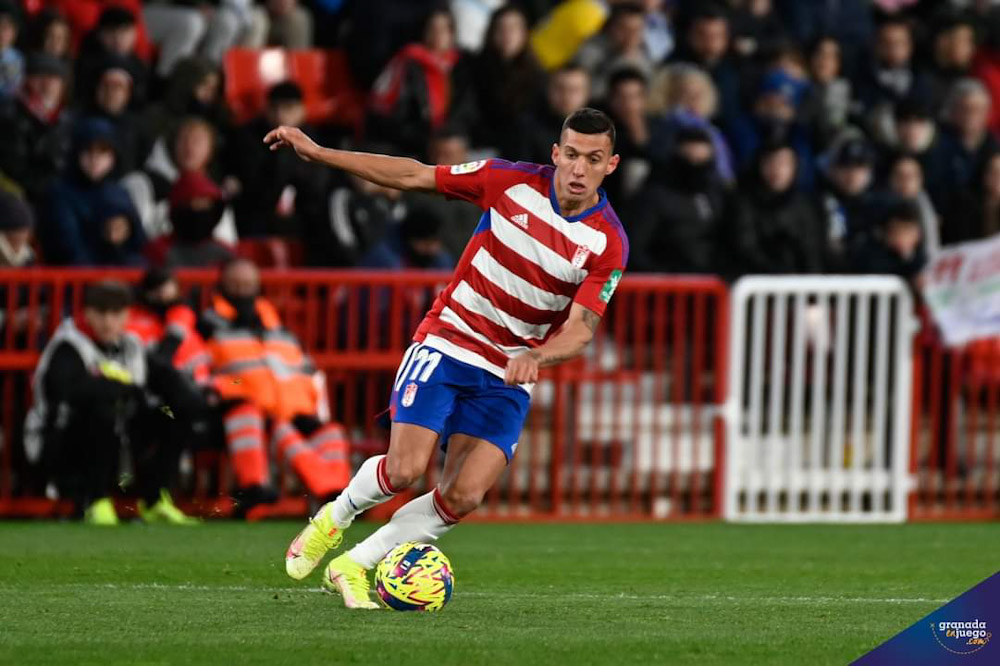 Myrto Uzuni en el partido ante el Málaga CF (JOSÉ M. BALDOMERO)