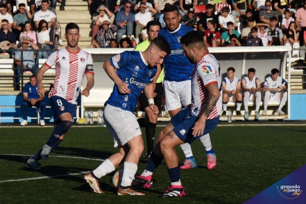 El derbi fue muy intenso (JOSÉ M. BALDOMERO) 