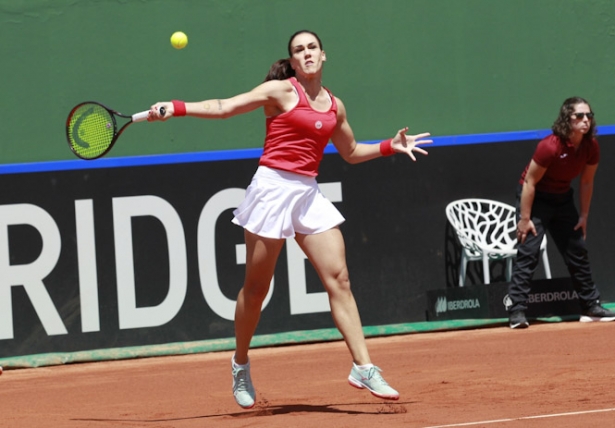 Nuria Párrizas golpea la bola (RFET) Nuria Párrizas golpea la bola (RFET)