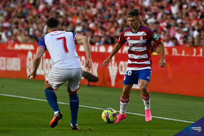 Brian Zaragoza fue el más destacado del Granada CF (JOSÉ M. BALDOMERO) 
