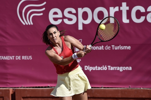 Nuria Párrizas golpea la bola (RFET) Nuria Párrizas golpea la bola (RFET)