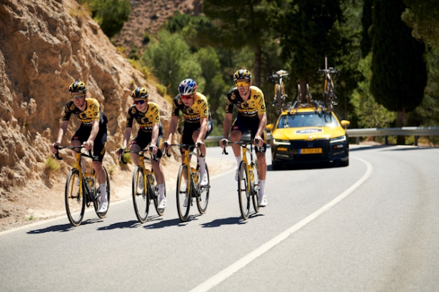 Corredores del Jumbo durante un entrenamiento (DIPGRA)