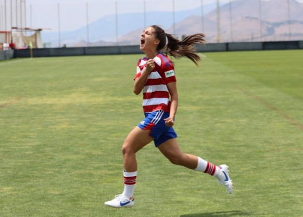 Laura Pérez celebra su gol  (JOSÉ ANDRÉS FERNÁNDEZ)