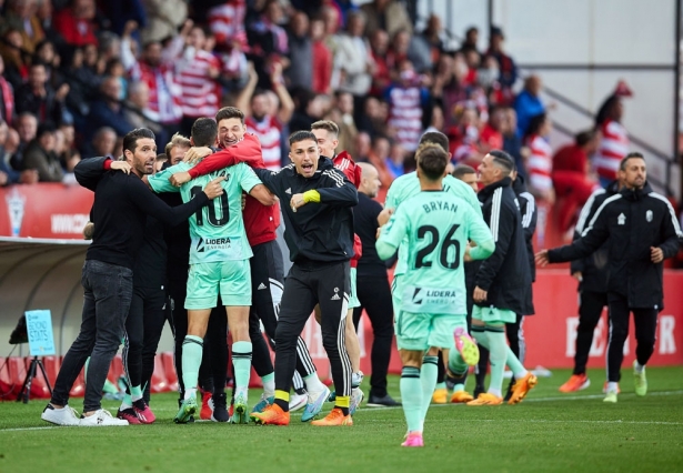 El equipo celebra el segundo tanto (LOF) El equipo celebra el segundo tanto (LOF)
