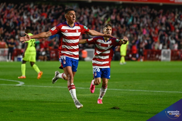 Uzuni y Brian Zaragoza fueron los goleadores del Granada (JOSÉ M. BALDOMERO) Uzuni y Brian Zaragoza fueron los goleadores del Granada (JOSÉ M. BALDOMERO)