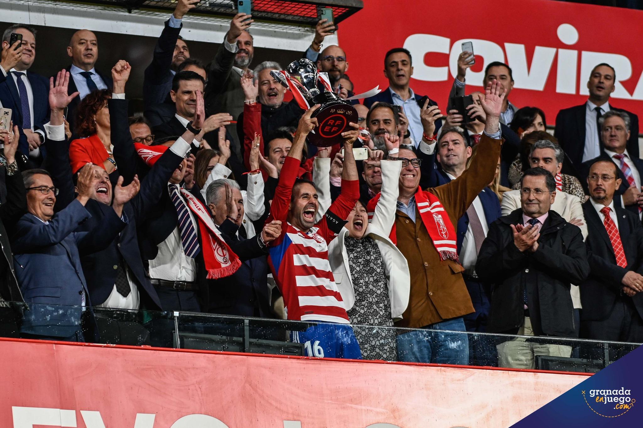 Los aficionados podrán fotografiarse con la Copa (BALDOMERO)