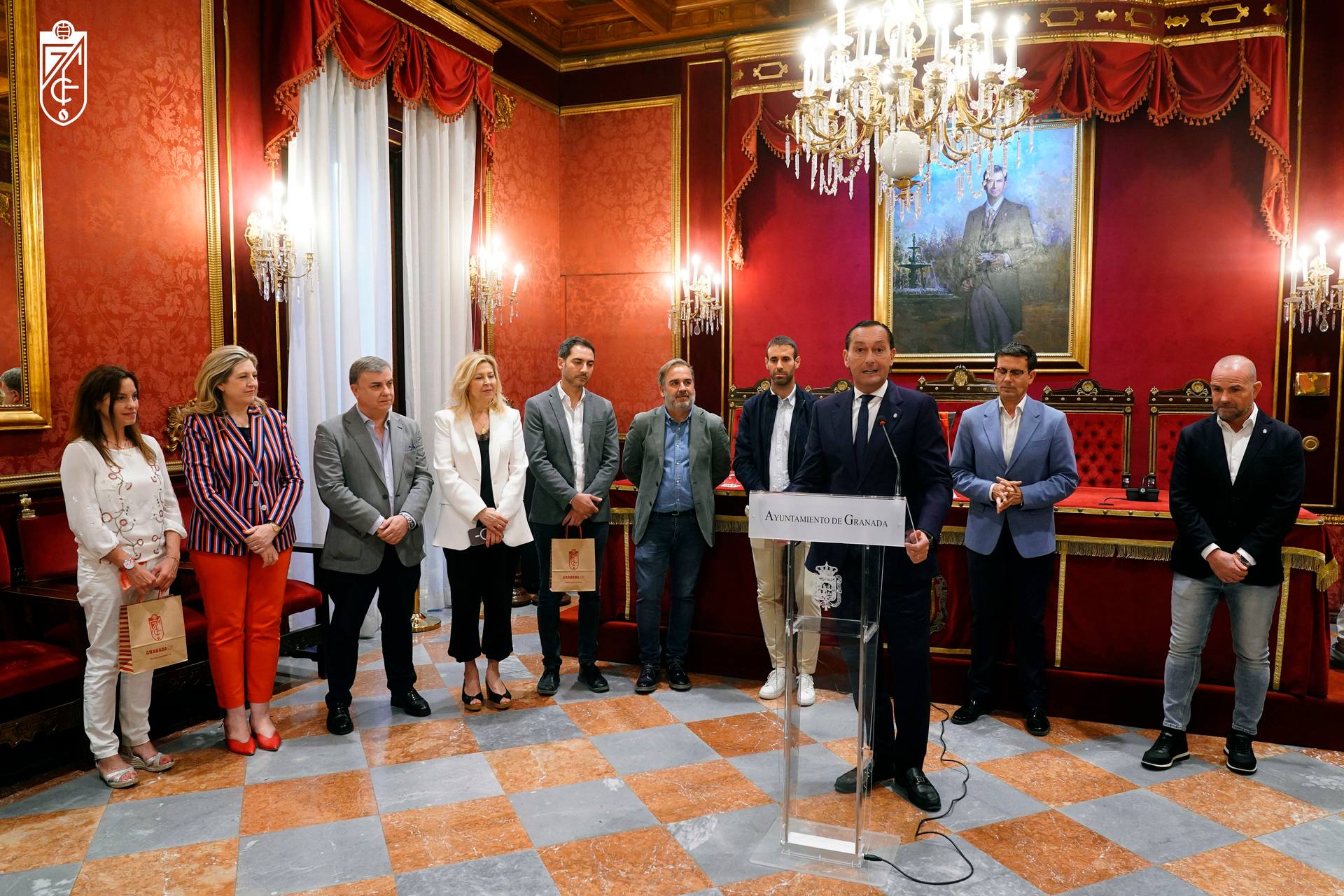 García Amado, en el Ayuntamiento de Granada (@GranadaCF)