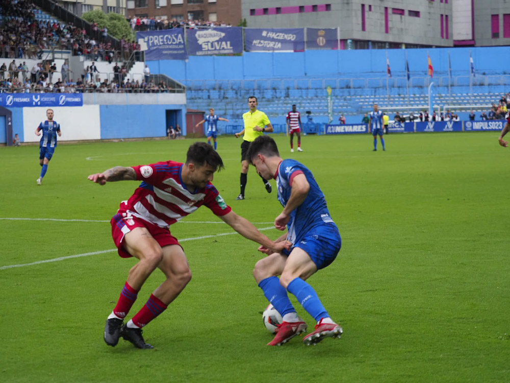 El Recreativo se mostró muy sólido en defensa (REAL AVILÉS) 