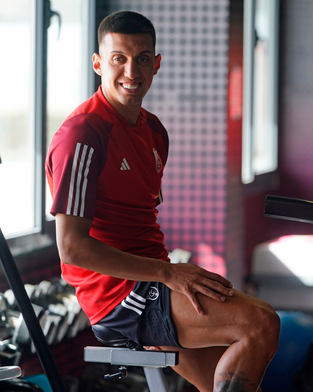 Uzuni ya está a las órdenes de Paco López (GRANADA CF)