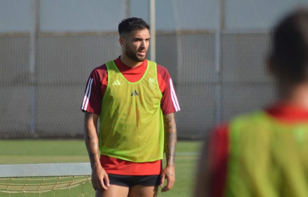 Antoñín durante un entrenamiento con el Granada CF (J. PALMA) Antoñín durante un entrenamiento con el Granada CF (J. PALMA)