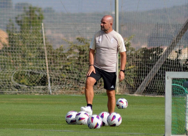 Paco López durante un entrenamiento (J. PALMA) Paco López durante un entrenamiento (J. PALMA)