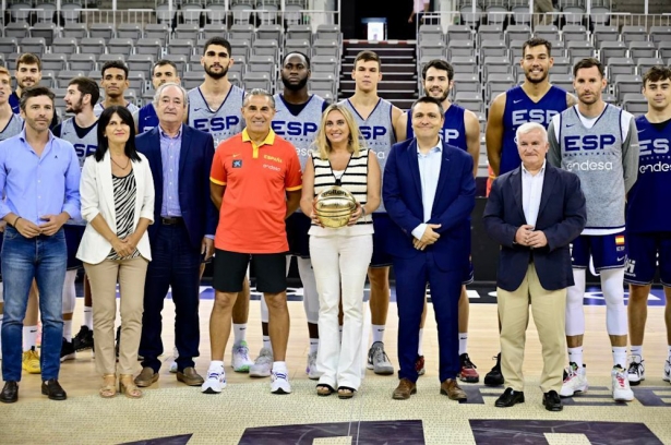 Foto de familia (AYUNTAMIENTO GRANADA)