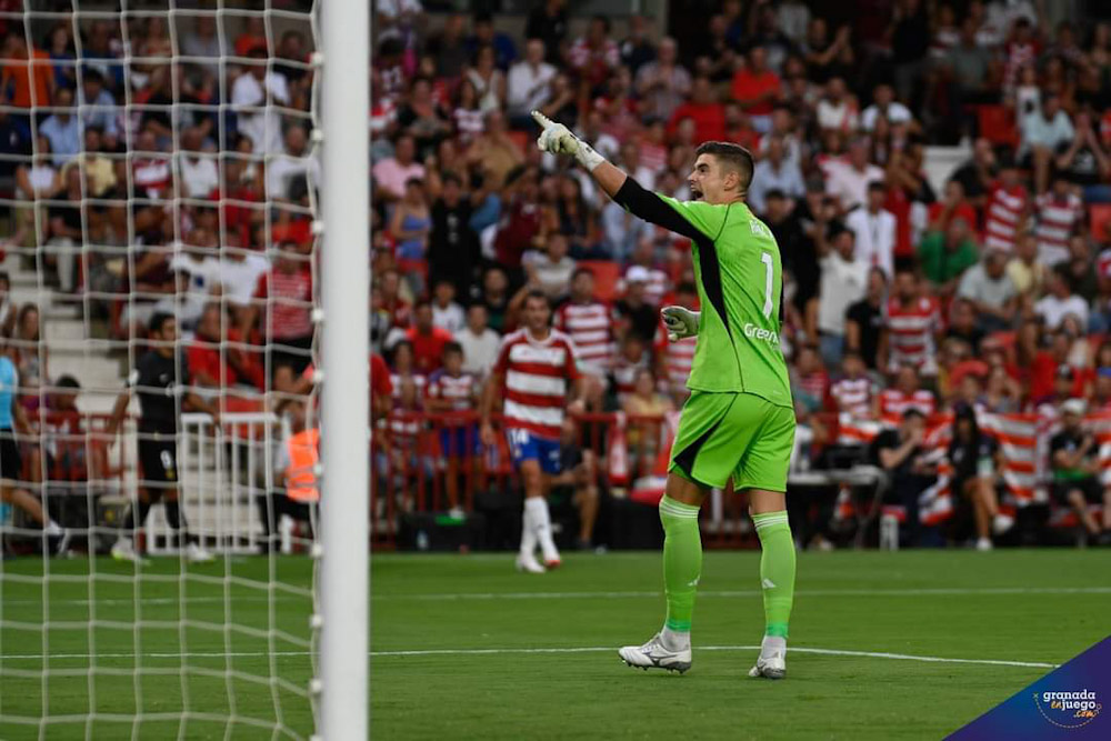 Raúl Fernández durante el partido ante el Mallorca (JOSÉ M. BALDOMERO)