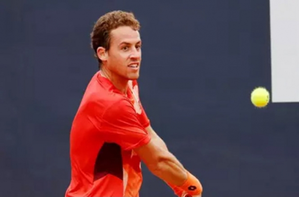 Roberto Carballés da la primera sorpresa del US Open al derrotar al danés Rune. (AGN FOTO / LIVEMEDIA / DPPI / AFP7 / EUROPA PRESS)