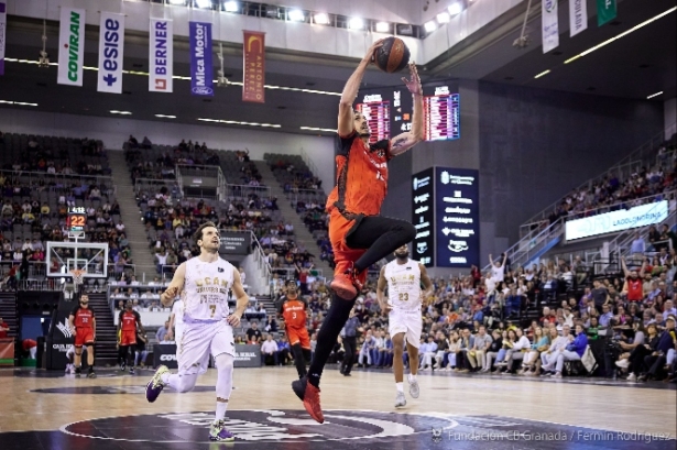 Pere Tomás ante UCAM Murcia la pasada temporada (FERMÍN RODRÍGUEZ / FUNDACIÓN CB GRANADA) Pere Tomás ante UCAM Murcia la pasada temporada (FERMÍN RODRÍGUEZ / FUNDACIÓN CB GRANADA)