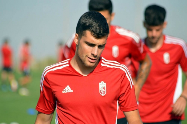 Soro durante un entrenamiento con el Granada CF (JAVIER PALMA) Soro durante un entrenamiento con el Granada CF (JAVIER PALMA)