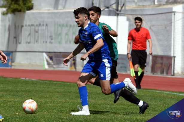 Una jugada de la UD Maracena en la pasada temporada (JOSÉ M. BALDOMERO) Una jugada de la UD Maracena en la pasada temporada (JOSÉ M. BALDOMERO)