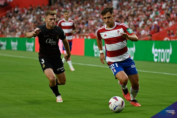 El Granada CF quiere hacer un fortín de Los Cármenes (JOSÉ M. BALDOMERO) El Granada CF quiere hacer un fortín de Los Cármenes (JOSÉ M. BALDOMERO)